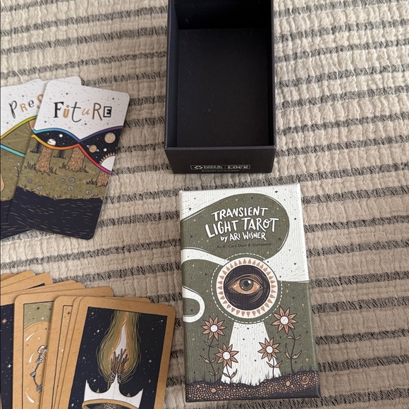 Transient Light Tarot Deck - Picture 4 of 5